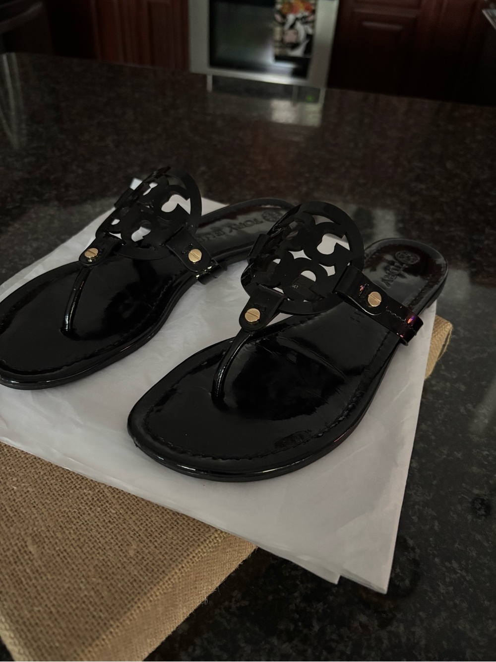 Worn once. Tory Burch Patent black leather sandals - Picture 5 of 9